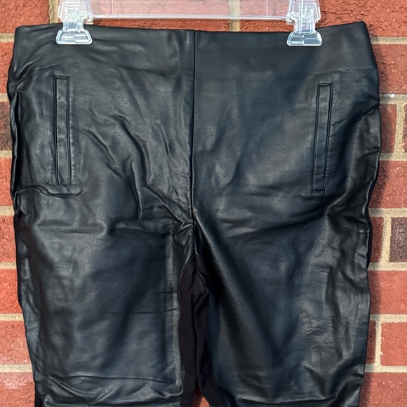 Chico's Black 1.5 Petite Faux Leather Mixed R/N/S Pants - Picture 2 of 7